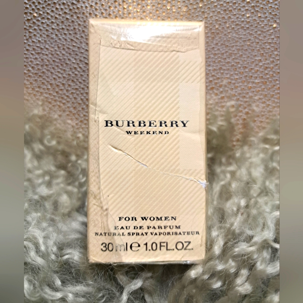 77)Burberry Weekend Eau De Parfum For Women